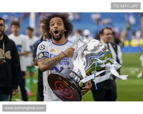 八号后卫足球明星的辉煌历程与传奇瞬间揭秘 八号后卫足球明星的辉煌历程与传奇瞬间揭秘