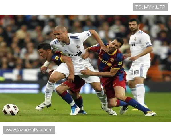 足球场上的话术大师那些最会忽悠人的足球明星们的魅力与策略揭秘 足球场上的话术大师那些最会忽悠人的足球明星们的魅力与策略揭秘