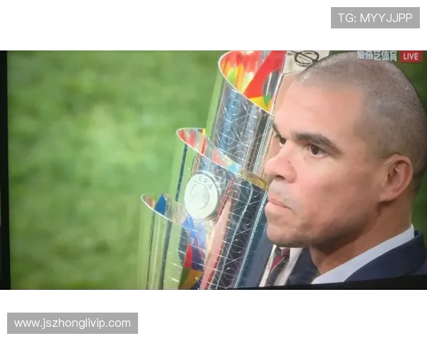 足球明星佩佩的职业生涯与成就揭秘及其在足球界的影响力分析 足球明星佩佩的职业生涯与成就揭秘及其在足球界的影响力分析