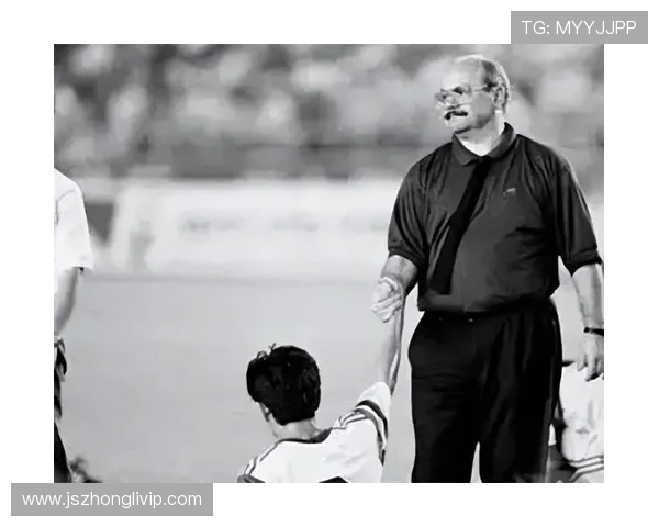 足球明星的华丽转身背后隐藏的真实实力与幽默讽刺