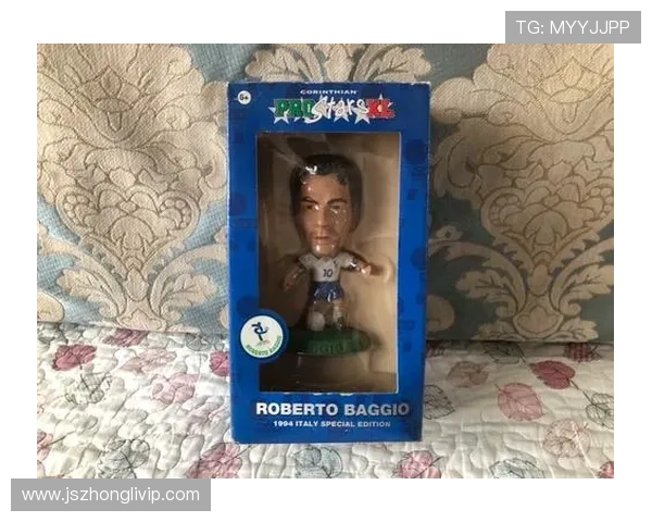 大型巴乔足球明星手办精美收藏品展现传奇球星风采与魅力